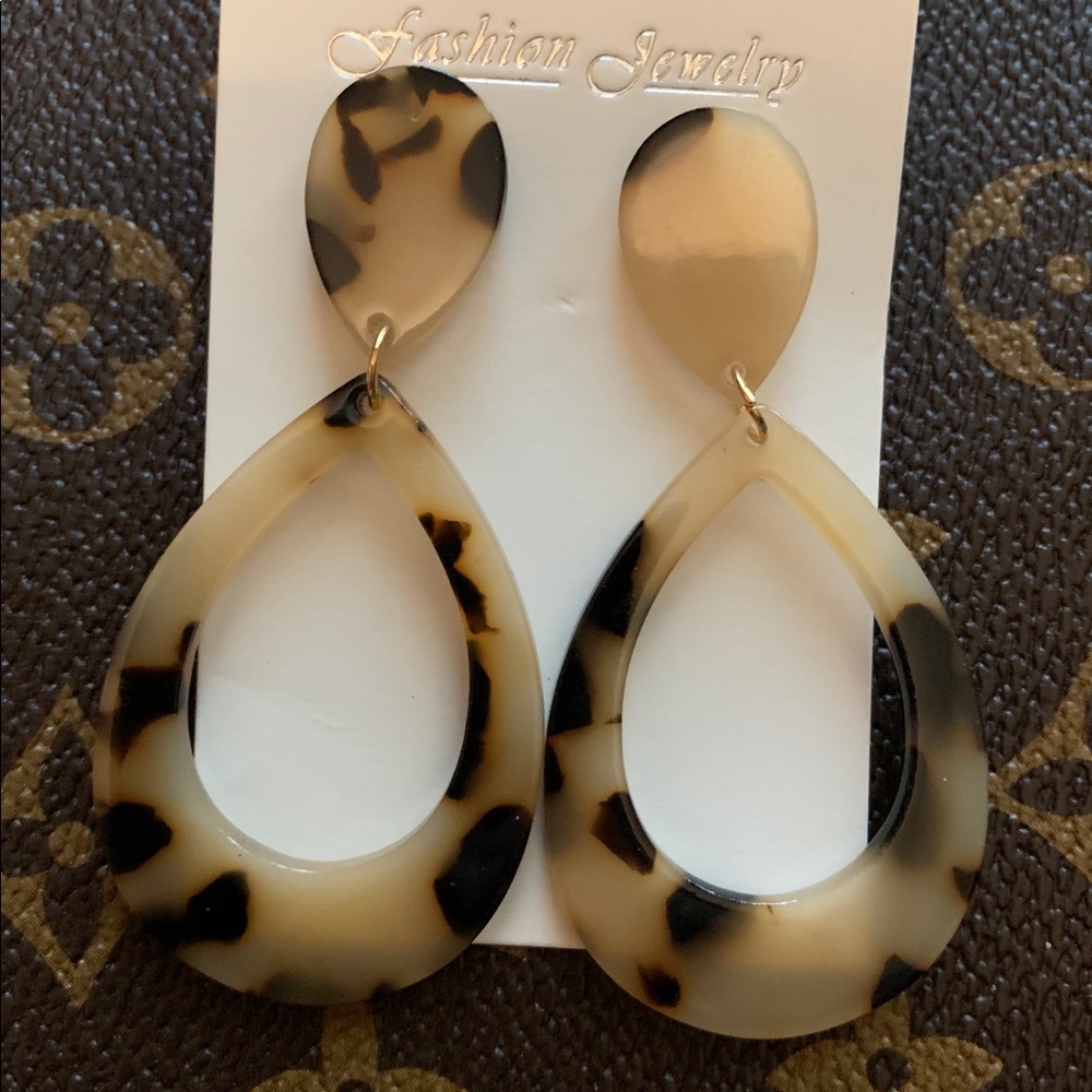 Tortoise Shell Print Earrings pierced Never worn